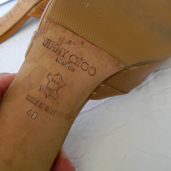JIMMY CHOO WM\'S TAN PATENT LEATHER KITTEN HEEL SANDALS SZ 40